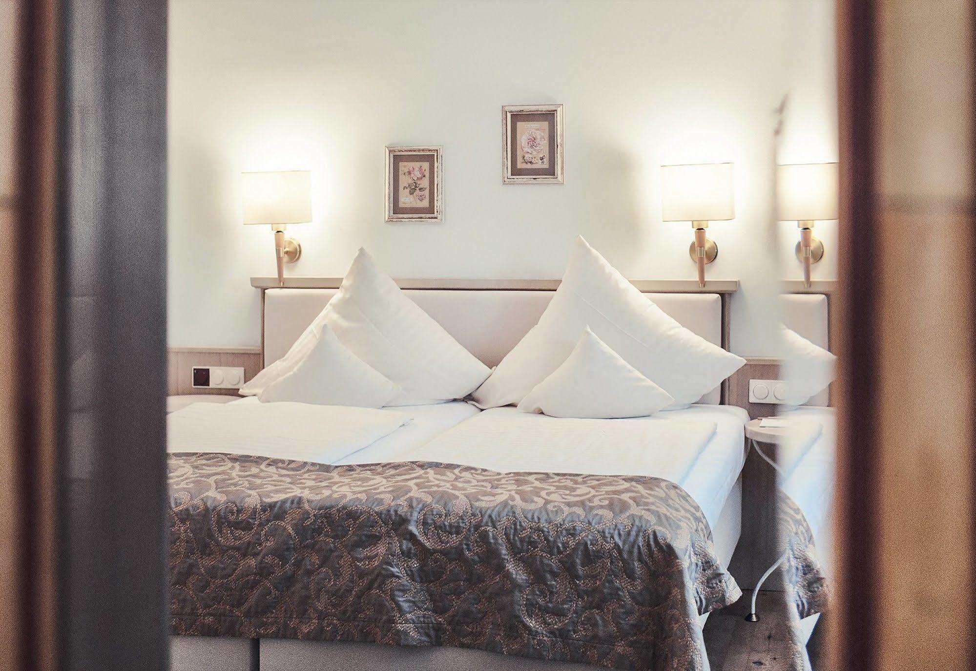 Biohotel Schlossgut Oberambach Ngoại thất bức ảnh