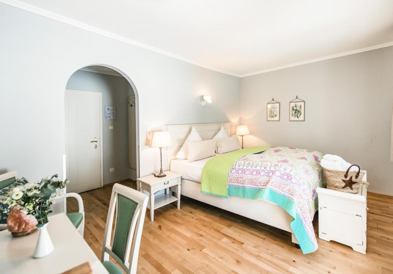Biohotel Schlossgut Oberambach Ngoại thất bức ảnh